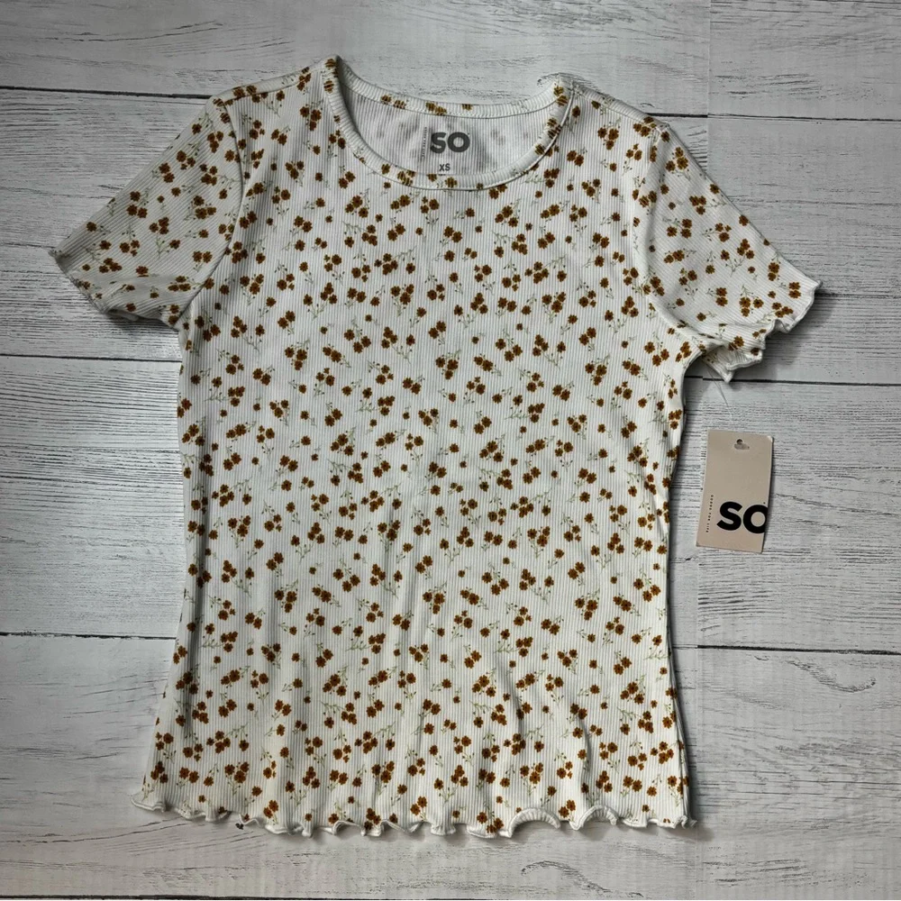 NWT SO Ribbed Floral Top XS White Brown Lettuce Hem Short Sleeve Shirt